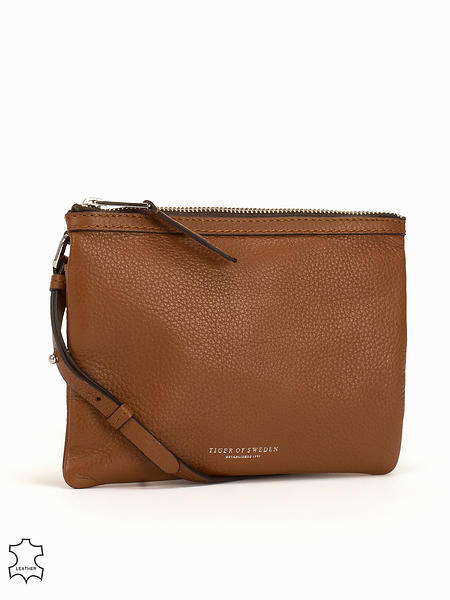 Best pris på Tiger of Sweden Ortisei Shoulder Bag Håndvesker Best pris på Tiger of Sweden Ortisei Shoulder Bag Håndvesker
