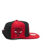 Mitchell & Ness Bulls Rear Script Deadstock