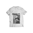 Fotomax T-shirt med bild och citat av Edit Piaf "Singing is a way of escaping. It's another world. I'm no longer on earth."