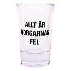 Snapsglas med Text Allt är Borgarnas Fel