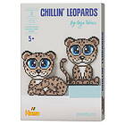 Panduro Hobby Chillin' Leopards by Anja Takacs – söta, men ack så lata leoparder! H. 27 cm
