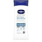 Vaseline Sensitive Skin Relief Återfuktande kroppslotion för torr och kliande hud 400ml