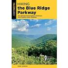 Hiking the Blue Ridge Parkway (häftad, eng)