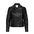 My Essential Wardrobe 02 The Leather Jacket (Dam)