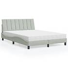 vidaXL Säng med madrass ljusgrå 140x200 cm sammet