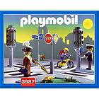 Playmobil Police 3987 Piétons avec signalisations sur un carrefour
