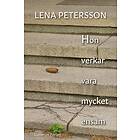 Hon Verkar Vara Mycket Ensam