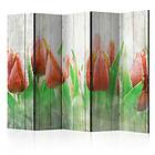 Arkiio Rumsavdelare Red tulips on wood II 225x172 cm A3-PARAVENTtc0512