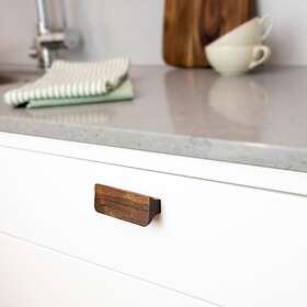 Beslag Design Knopp Ante-64 valnöt