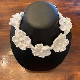 Handgjord virkad vit blomma Halsband