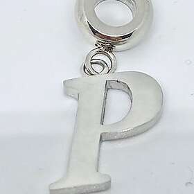 P Bokstavs berlock i stål Design Bud to Rose