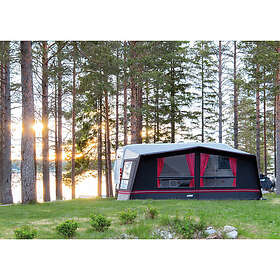 Svenska Tält Diplomat (A-Mått: 990-1080 cm, Basfärg/Dekor: Svart/Röd, Gardiner: Röd, Gräskant: Utåtvänd)