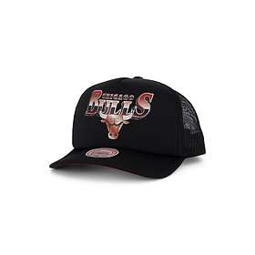 Mitchell & Ness Bulls Rock On Trucker