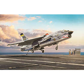 Italeri 1:72 F-8E Crusader