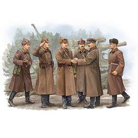 Trumpeter 1/35 Soviet Artillery - Commander Inspection