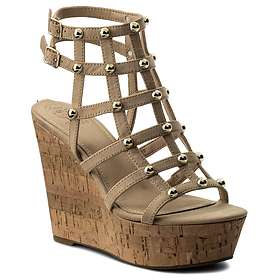 Guess Gizelle Wedge Sandal With Studs (Dame)