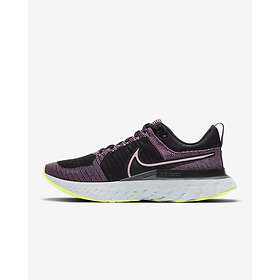 Epic react flyknit hotsell 2 women's all black