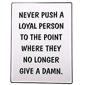 Skylt tryck aldrig en lojal person till den punkten.