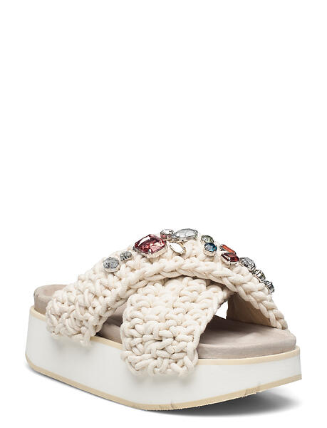 Inuikii Woven Stones Platform (Dam)